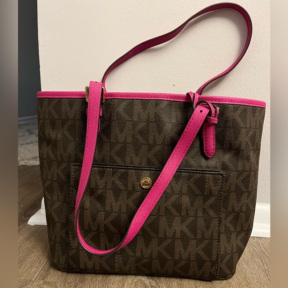 Michael Kors Handbags - Michael Kors Leather Handbag